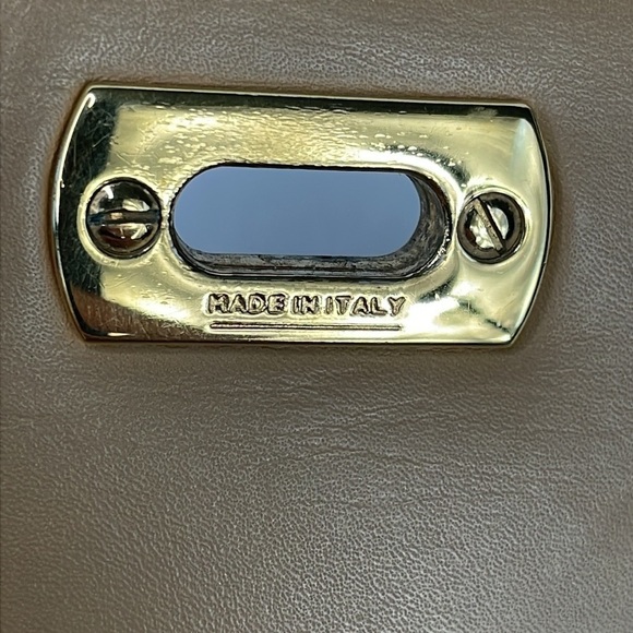 Ferragamo Compact Wallet Beige Leather Gancini Clasp and Kisslock - Picture 16 of 17